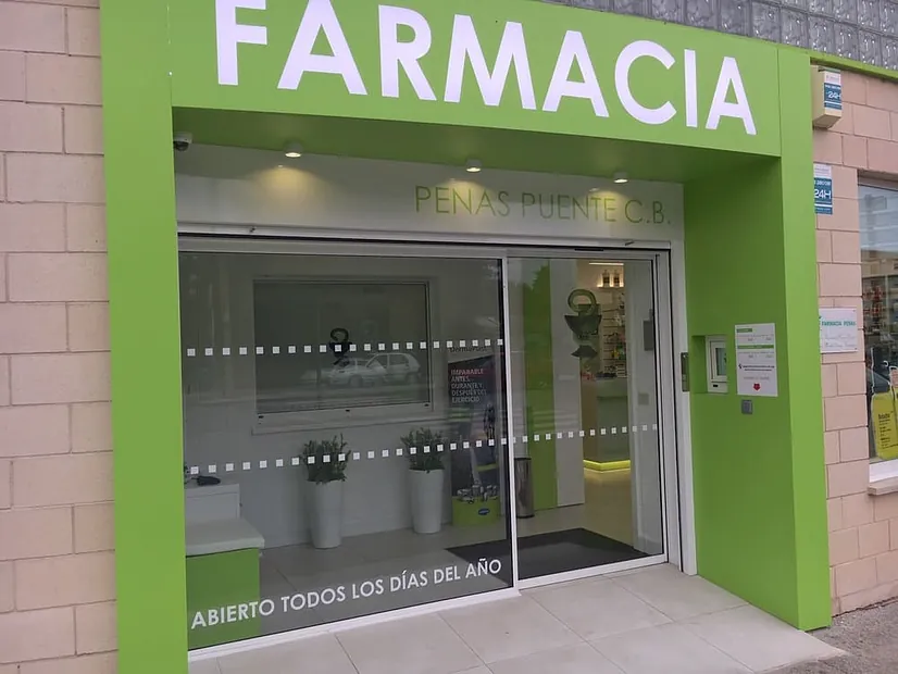 Farmacia Penas Puente parte exterior de la farmacia