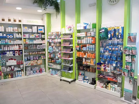 Farmacia Penas Puente interior de la farmacia